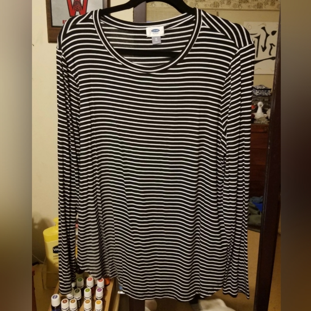 Old Navy Black and White Striped Long Sleeve Tee